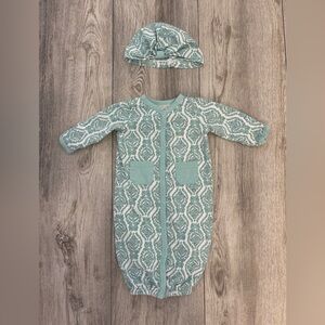 Jessica Simpson 0/3 Months Baby Girl Open Bottom Sleeper Gown With Hat